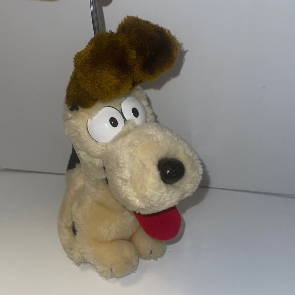 Vintage Odie plush dated 1983, by Dakin.